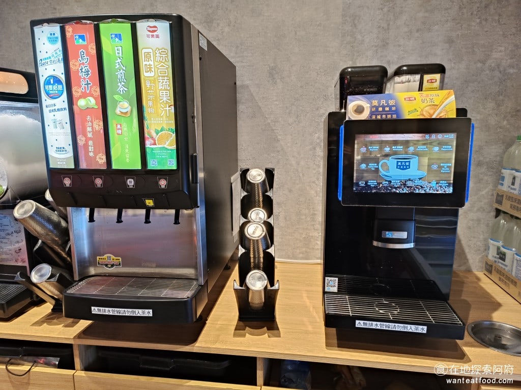 築間 鍋物 內湖 火鍋 冰淇淋 松阪豬 伊比利黑豬 霜降牛 冰沙 提供可爾必思、烏梅汁、日式煎茶、綜合蔬果汁,旁邊還有莫凡比咖啡機 @在地老饕阿府