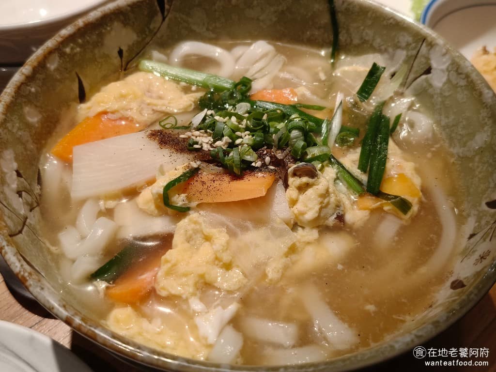 燒肉の名門赤虎信義安和店 燒肉の名門赤虎信義安和店菜單 燒肉の名門赤虎信義安和店推薦 野菜蛋花烏龍麵 烤肉的調味都比較偏重,搭配這一碗湯頭清爽的烏龍麵,吃起來非常的解膩。 @在地老饕阿府
