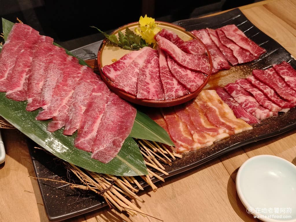 燒肉の名門赤虎信義安和店 燒肉の名門赤虎信義安和店菜單 燒肉の名門赤虎信義安和店推薦 吟選拼盤 這盤一上桌,視覺跟味覺雙滿足,超壯觀,包含和牛特選牛五花、和牛上牛五花、和牛中落牛五花、日本國產牛霜降五花、日本國產牛五花。 @在地老饕阿府