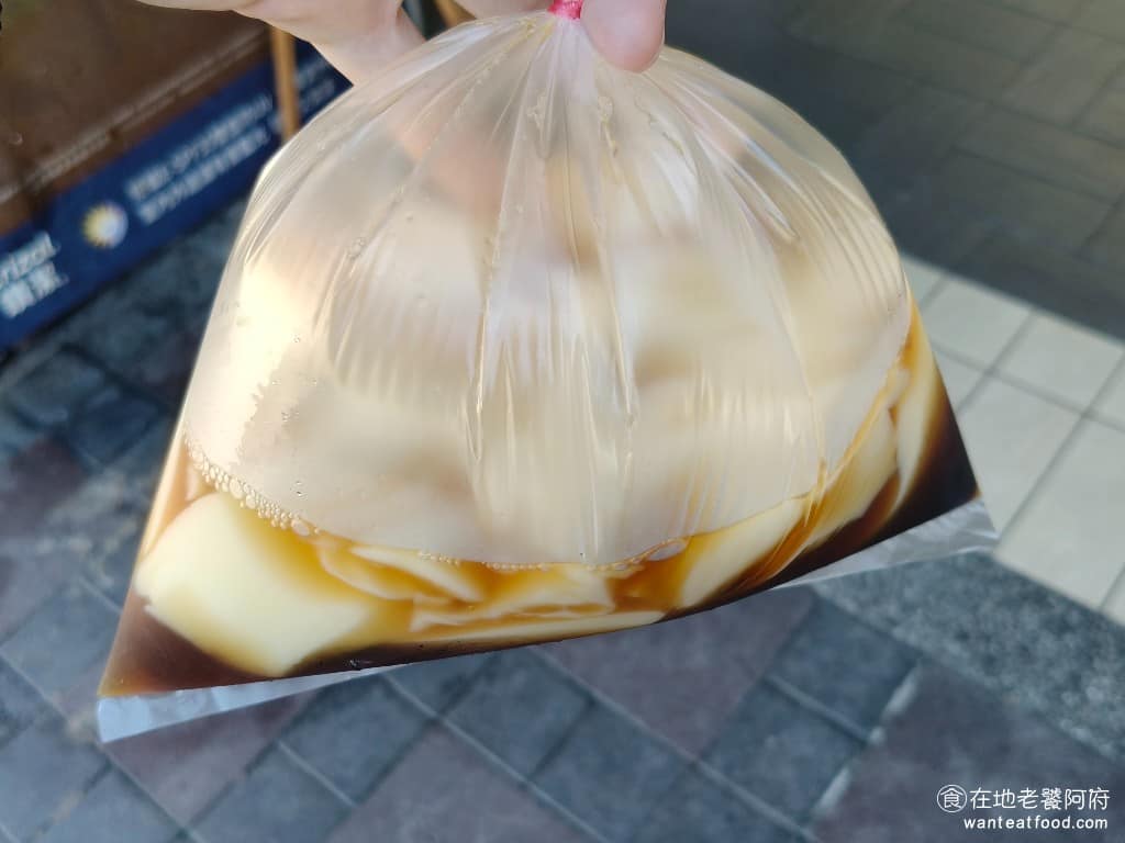晴光豆花 晴光豆花菜單 晴光豆花推薦 中山區美食 中山美食 大直美食 甜點點心 丁香豆花 來這裡最大的秘密就是，如果你要外帶，店家會問你要袋子裝，還是杯子裝，你一定要回答袋子裝，因為給的份量超多，幾乎是內用一碗的1.5倍份量。 @在地老饕阿府