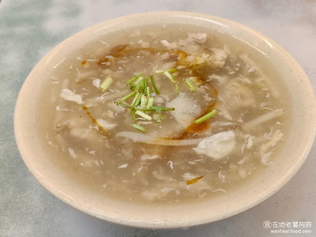 正宗嘉義火雞肉飯 正宗嘉義火雞肉飯菜單 正宗嘉義火雞肉飯推薦 士林區美食 士林美食 台灣小吃 肉羹 吃火雞肉飯，搭配肉羹也是在嘉義常見的吃法，羹湯的勾芡非常的濃，裡面吃得到些許的蛋花、竹筍，搭配醋的酸味，喝起來非常的順口。 @在地老饕阿府