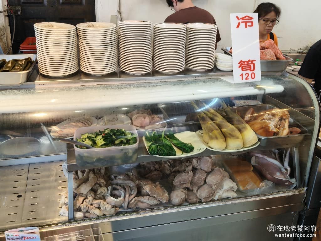 正宗嘉義火雞肉飯 正宗嘉義火雞肉飯菜單 正宗嘉義火雞肉飯推薦 士林區美食 士林美食 台灣小吃 《正宗嘉義火雞肉飯》在台北經營好幾年了，老闆想把最正宗的嘉義火雞肉飯的味道帶到台北來，所以開了這間店，並取名為 正宗。 @在地老饕阿府