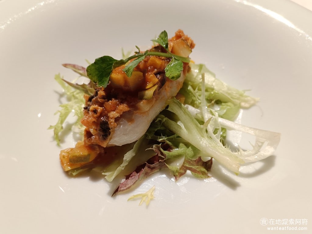 雅室牛排 大直旗艦店 大直旗艦店菜單 大直旗艦店價格 中山區美食 中山美食 劍南路站美食 酸甜白魚捲 原本以為白魚捲吃起來會是軟的，吃了一口後，發現非常的紮實，且肉質非常軟嫩。很少吃過將魚肉變成卷的料理，口感超級特別。 @在地老饕阿府