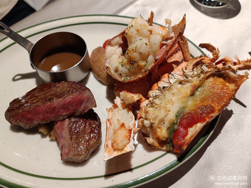 雅室牛排 大直旗艦店 大直旗艦店菜單 大直旗艦店價格 中山區美食 中山美食 劍南路站美食 蒸烤加拿大龍蝦半尾和日本A5和牛紐約客 這份餐點是所有主餐中最澎湃的，同時擁有高級的和牛，還有半隻超大的龍蝦。 @在地老饕阿府