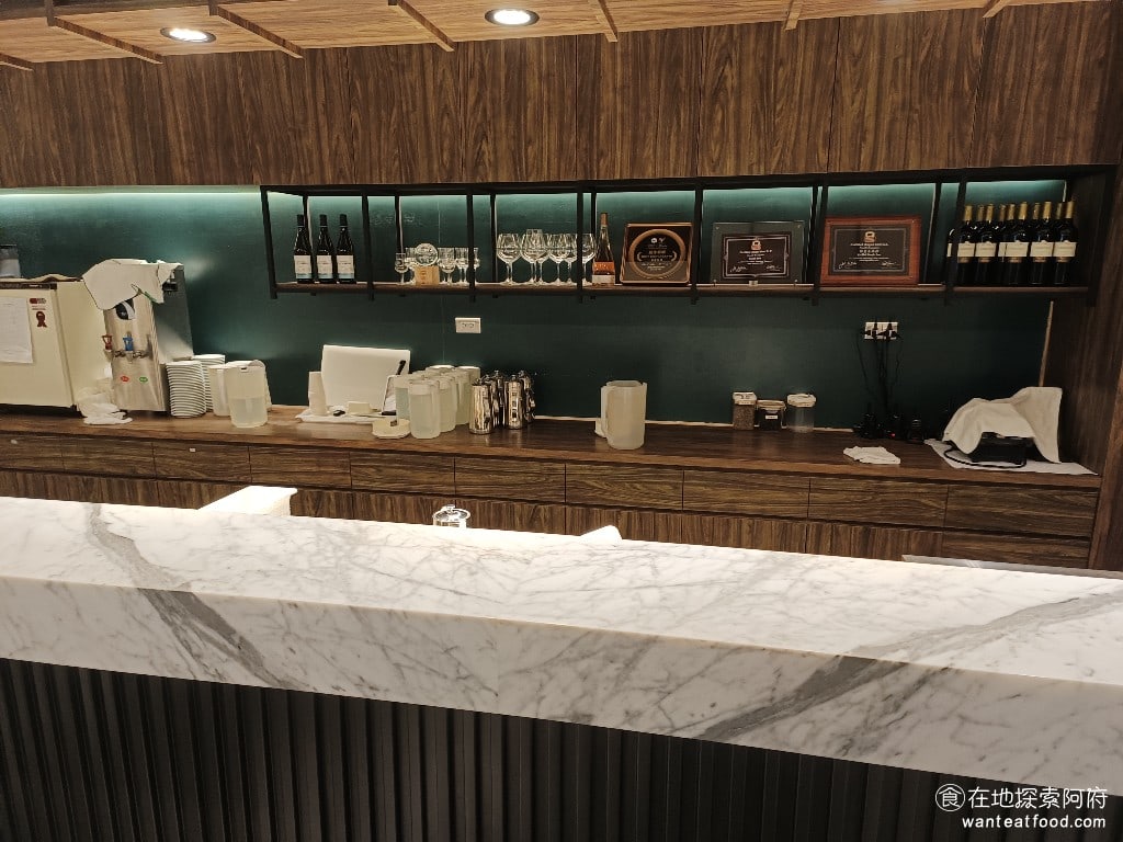 雅室牛排 大直旗艦店 大直旗艦店菜單 大直旗艦店價格 中山區美食 中山美食 劍南路站美食 這裡不只提供排餐，還有賣酒，不管是家庭聚餐、朋友聚會，還是情侶約會，甚至是商務聚餐，都非常適合。 @在地老饕阿府