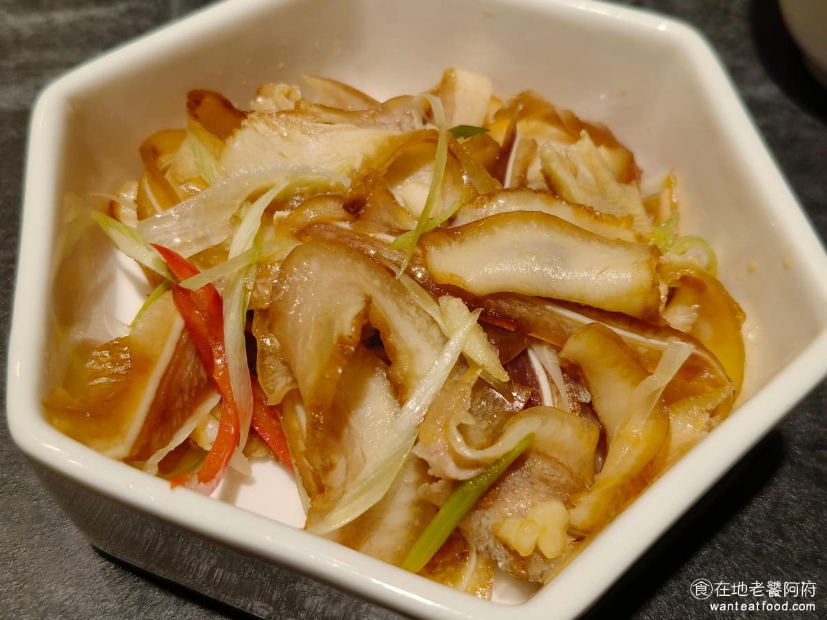 白玉樓經典台菜 台北統一時代店7F 台北統一時代店7F菜單 台北統一時代店7F推薦 涼拌豬耳絲 吃起來清爽，帶點蒜味，口感不會太硬，帶一點脆度，吃起來有水準。 @在地老饕阿府