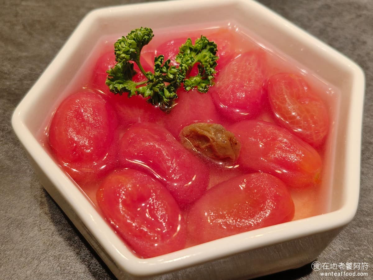 白玉樓經典台菜 台北統一時代店7F 台北統一時代店7F菜單 台北統一時代店7F推薦 梅子番茄 用的是山番茄，吃起來不會爛爛的，果肉有一定的硬度，梅香與番茄的酸甜搭在一起很順口，適合當開胃菜。 @在地老饕阿府
