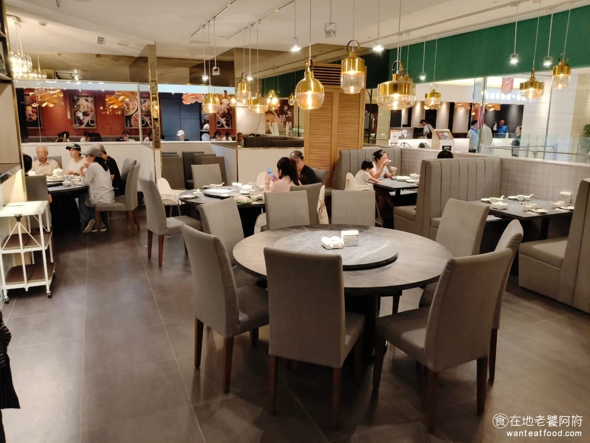 白玉樓經典台菜 台北統一時代店7F 台北統一時代店7F菜單 台北統一時代店7F推薦 座位安排多元，圓桌、方桌、沙發座都有，從兩人小聚到多人家庭聚餐都能容納，圓桌設有轉盤，服務人員態度佳。 @在地老饕阿府