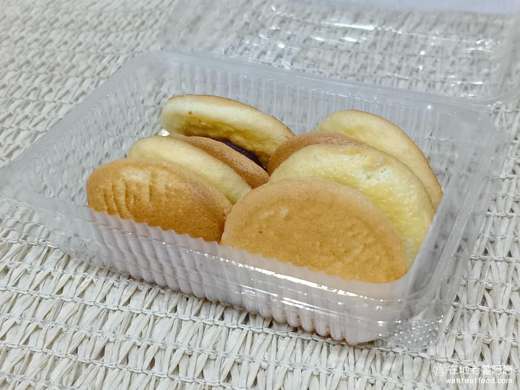 全統西點麵包天母東路店 全統西點麵包天母東路店菜單 全統西點麵包天母東路店推薦 士林區美食 迷你紅豆銅鑼燒 中間夾著綿密的紅豆餡，紅豆煮得軟爛，但還保有一些顆粒感，甜度適中不會太膩，帶有淡淡的蜂蜜香，以及濃厚的奶香味，可以吃得出來，用的都是實實在在的好料。 @在地老饕阿府