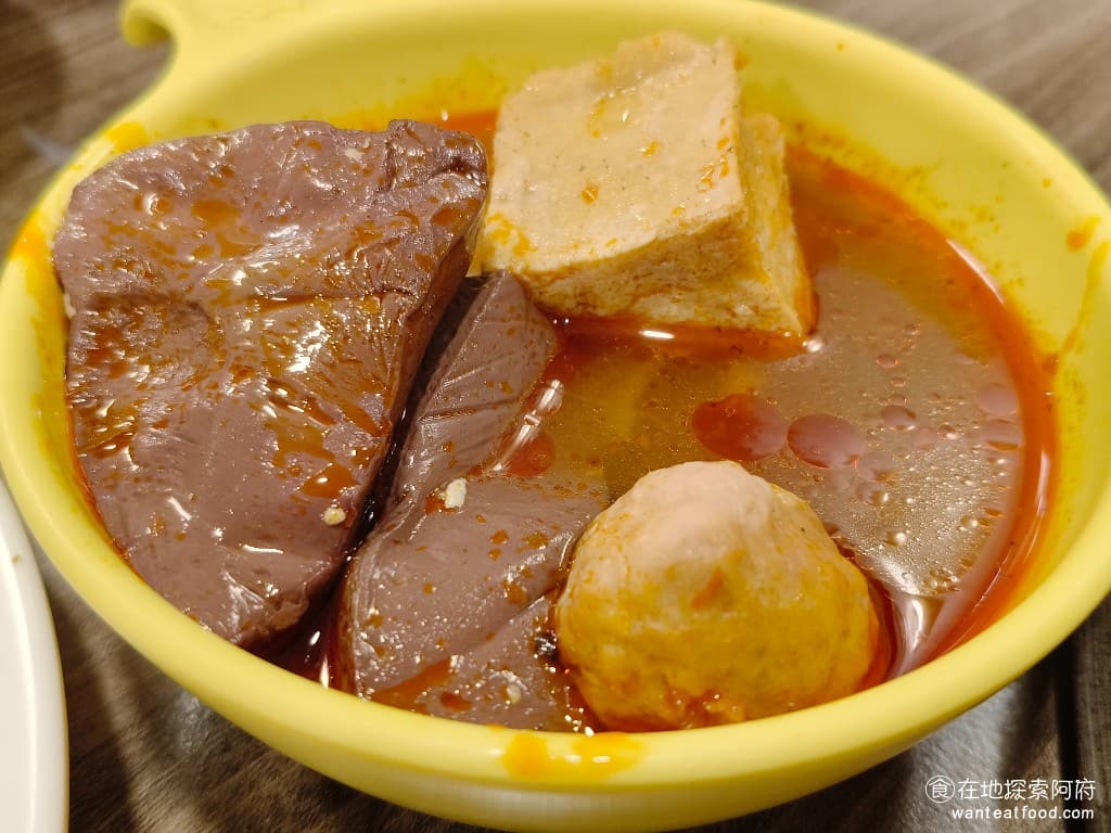 我家牛排-內湖港墘店 我家牛排-內湖港墘店菜單 我家牛排-內湖港墘店價格 內湖區美食 內湖美食 麻辣鴨血 鴨血吃起來非常的軟嫩,味道也很好,不過麻辣的湯底味道非常辣。 @在地老饕阿府