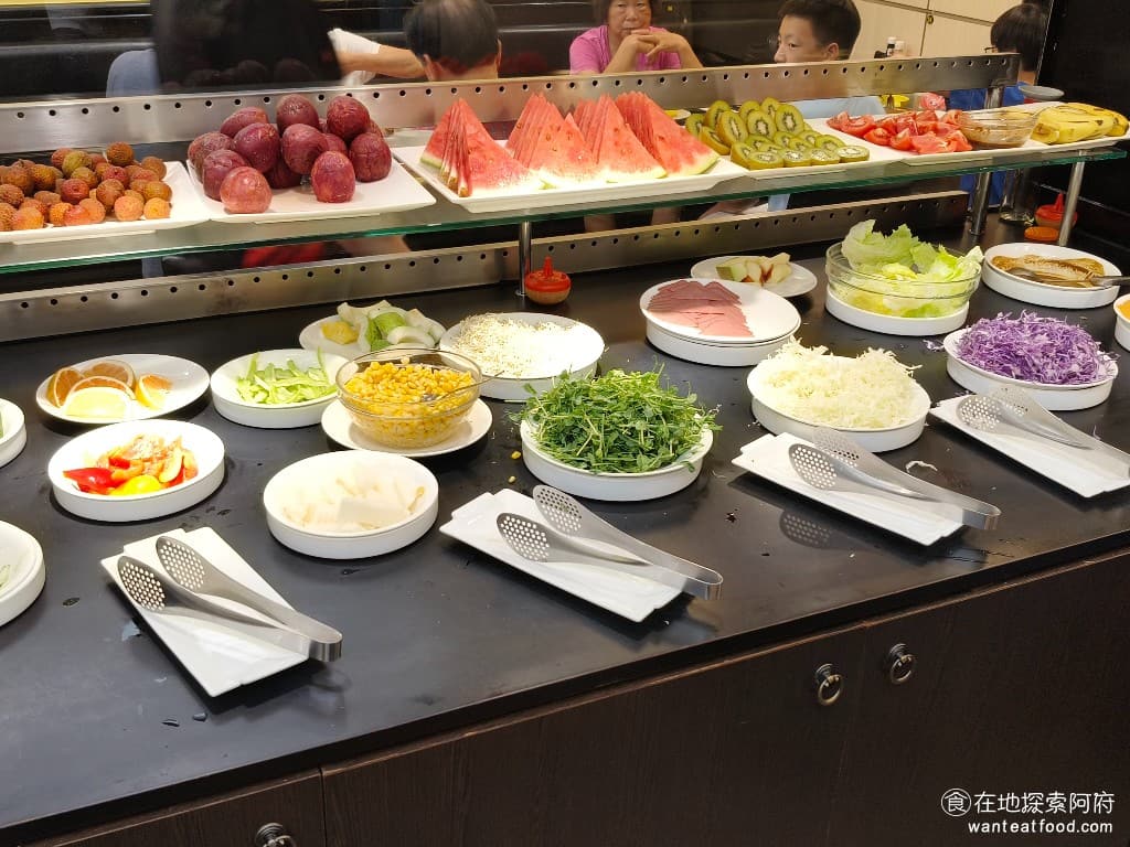 我家牛排-內湖港墘店 我家牛排-內湖港墘店菜單 我家牛排-內湖港墘店價格 內湖區美食 內湖美食 水果區和沙拉區 西瓜、百香果吃起來都還不錯,水果的品質都算好,吃起來都很甜,不會特別酸。 @在地老饕阿府