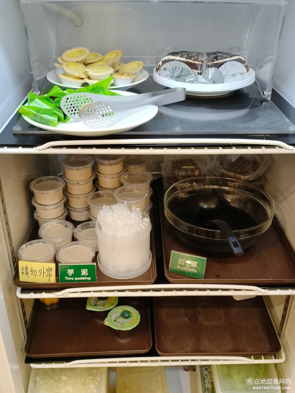 我家牛排-內湖港墘店 我家牛排-內湖港墘店菜單 我家牛排-內湖港墘店價格 內湖區美食 內湖美食 甜點櫃 有巧克力蛋糕、蛋撻、紅豆麻糬,還有冰仙草和芋泥。 @在地老饕阿府