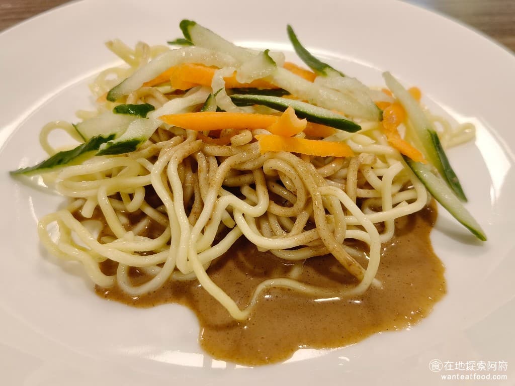 我家牛排-內湖港墘店 我家牛排-內湖港墘店菜單 我家牛排-內湖港墘店價格 內湖區美食 內湖美食 涼麵加芝麻醬 個人覺得涼麵還蠻難吃的,麵完全沒有口感,芝麻醬吃起來超乾的。 @在地老饕阿府