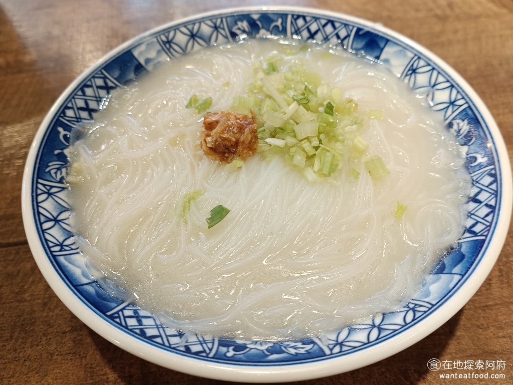 胡饕米粉湯-台北市府店 胡饕米粉湯-台北市府店菜單 胡饕米粉湯-台北市府店價格 信義區美食 豚白米粉湯 40 元小碗 這裡的米粉湯可以選擇要細的米粉,還是粗的米粉,我們選的是細的米粉。 @在地老饕阿府