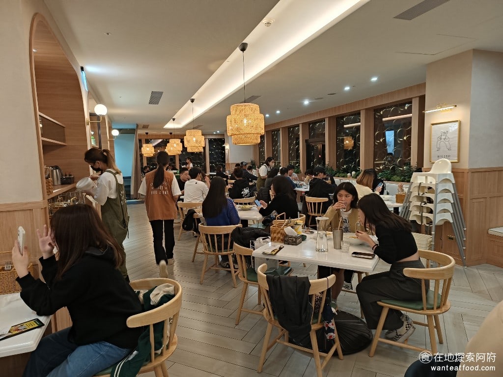 薄多義義式手工披薩微風南山店 信義區美食 義式料理 如果是假日晚上來,還是建議要提前訂位,不然微風南山的餐廳,想要現場候位都要等上十幾分鐘以上的時間。 @在地老饕阿府