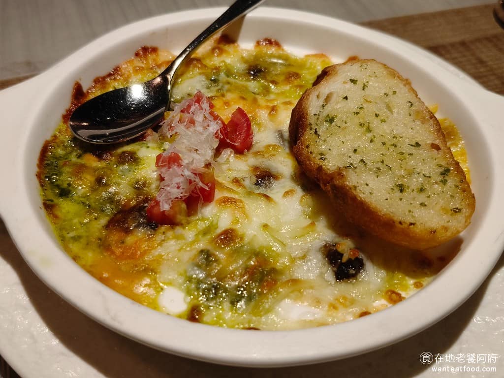 艾朋牛排餐酒館 艾朋牛排餐酒館菜單 艾朋牛排餐酒館推薦 信義區美食 信義美食 市政府美食 牛排 田螺 田螺搭配的是青醬口味,青醬味道比較淡,個人還是比較喜歡傳統黑胡椒的做法。 @在地老饕阿府