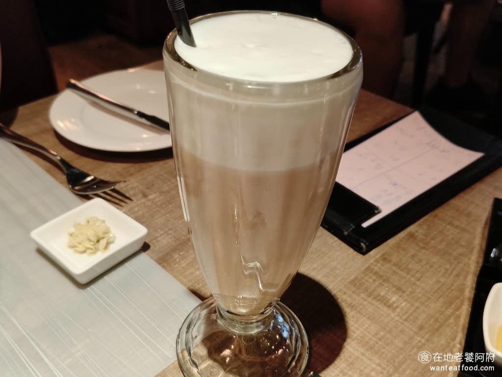 艾朋牛排餐酒館 艾朋牛排餐酒館菜單 艾朋牛排餐酒館推薦 信義區美食 信義美食 市政府美食 牛排 焦糖伯爵奶茶 @在地老饕阿府