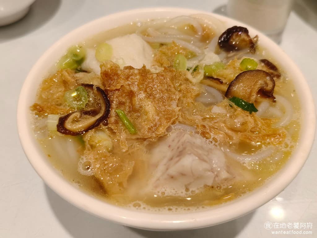 湘民小館 湘民小館菜單 湘民小館推薦 松山區美食 松山美食 台北小巨蛋美食 中式料理 熱炒 湯頭喝起來鮮美清香，完全不油膩，越煮越入味，吃到後面，由於芋頭完全煮爛，芋頭的香氣也會越來越重，香菇、芋頭、豆皮，混在一起真的很香，我一個人就吃了好幾碗。 @在地老饕阿府