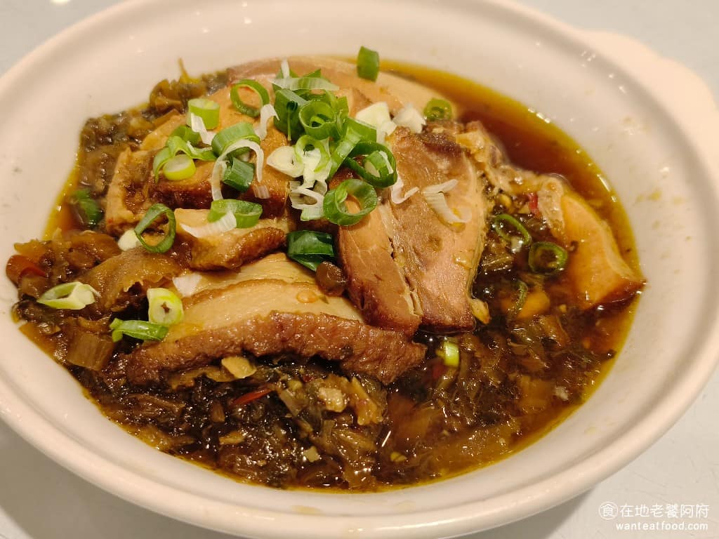 湘民小館 湘民小館菜單 湘民小館推薦 松山區美食 松山美食 台北小巨蛋美食 中式料理 熱炒 梅干扣肉 肉質吃起來偏硬，味道也比較普通，沒有特別驚喜，不太推薦這道。 @在地老饕阿府