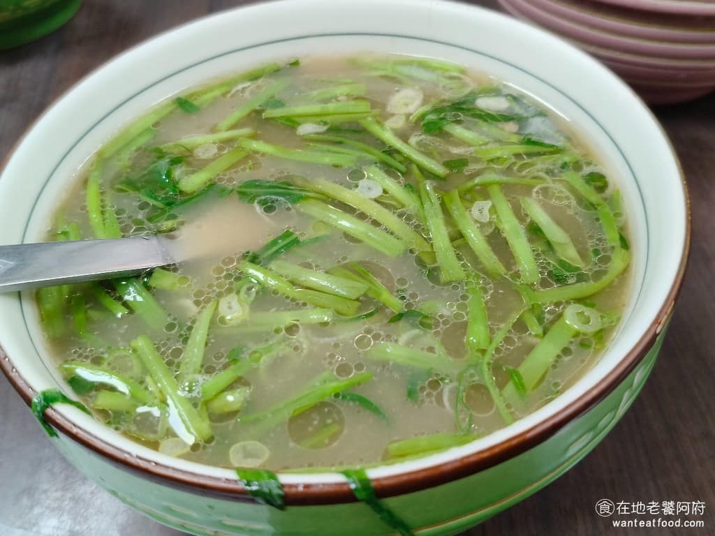 廖家牛肉麵 廖家牛肉麵菜單 廖家牛肉麵推薦 大安區美食 大安美食 古亭美食 台灣小吃 牛肉麵 牛骨湯 單純的湯,不加麵,適合想單喝湯的人,喝起來也是牛骨香氣十足,冬天來一碗,非常暖身。 @在地老饕阿府