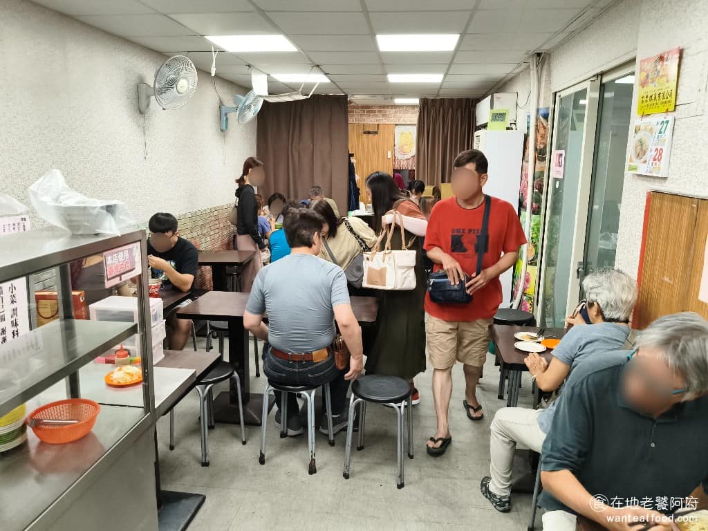 廖家牛肉麵 廖家牛肉麵菜單 廖家牛肉麵推薦 大安區美食 大安美食 古亭美食 台灣小吃 牛肉麵 店內空間不大,只能容納十幾個座位,用餐區乾淨整齊,沒有油煙味,冷氣很涼,夏天來吃也不會覺得太熱。 @在地老饕阿府