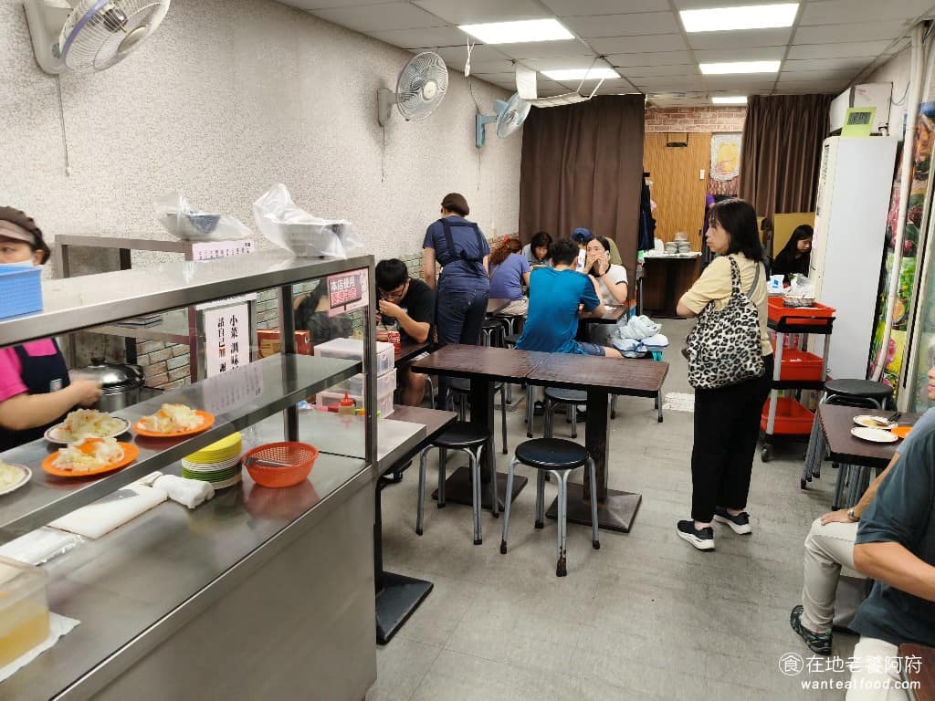 廖家牛肉麵 廖家牛肉麵菜單 廖家牛肉麵推薦 大安區美食 大安美食 古亭美食 台灣小吃 牛肉麵 我們來的時候,豆干已經賣完了,非常可惜,在這裡小菜比牛肉麵還要搶手。 @在地老饕阿府