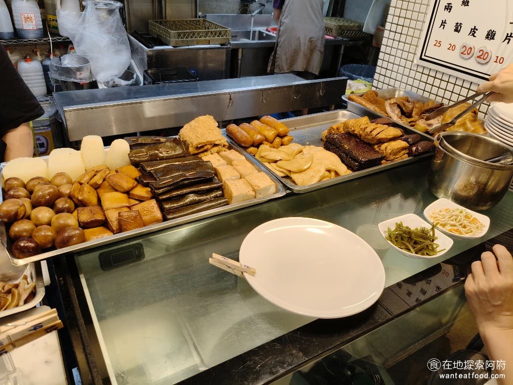玖五牛肉麵 東豐 東豐菜單 東豐價格 大安區美食 大安美食 大安站美食 中式料理 牛肉麵 滷味的種類也很多,從牛腱、牛肚、豆乾、海帶、豆皮、豬頭皮、嘴邊肉,應有盡有。 @在地老饕阿府