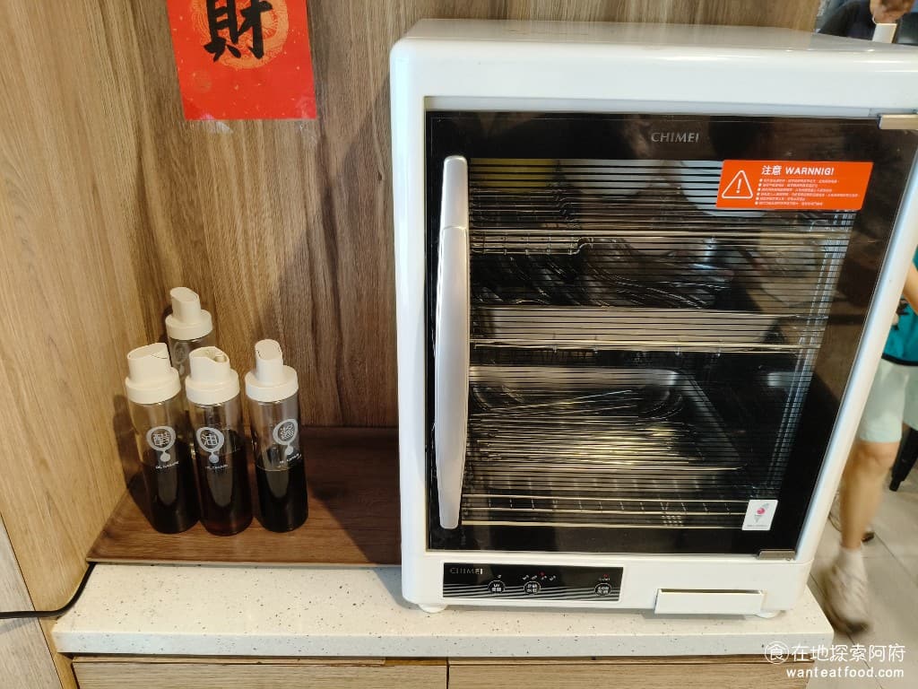 玖五牛肉麵 東豐 東豐菜單 東豐價格 大安區美食 大安美食 大安站美食 中式料理 牛肉麵 餐具是自取的,旁邊有提供醬油和醋。 @在地老饕阿府