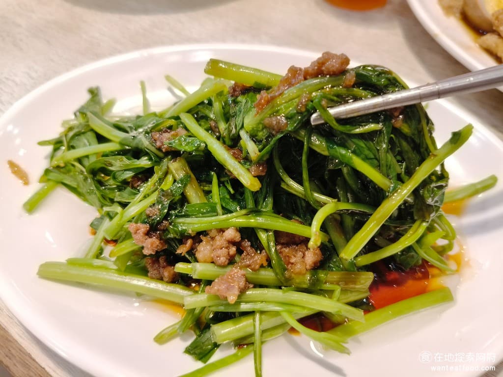 玖五牛肉麵 東豐 東豐菜單 東豐價格 大安區美食 大安美食 大安站美食 中式料理 牛肉麵 青菜的口感非常青脆。 @在地老饕阿府