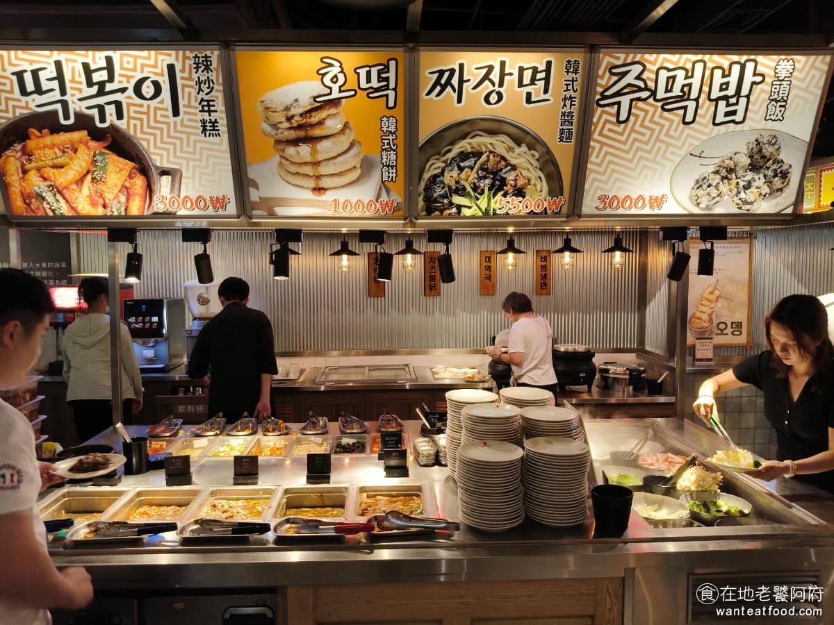 高麗園銅盤烤肉 Citylink南港市場 Citylink南港市場菜單 點餐的設計也是特色之一,餐點主要分成三大類:自助吧的熟食供應、自己烤的銅盤烤肉、和現點現做的餐點,吃起來超級豐盛。 @在地老饕阿府