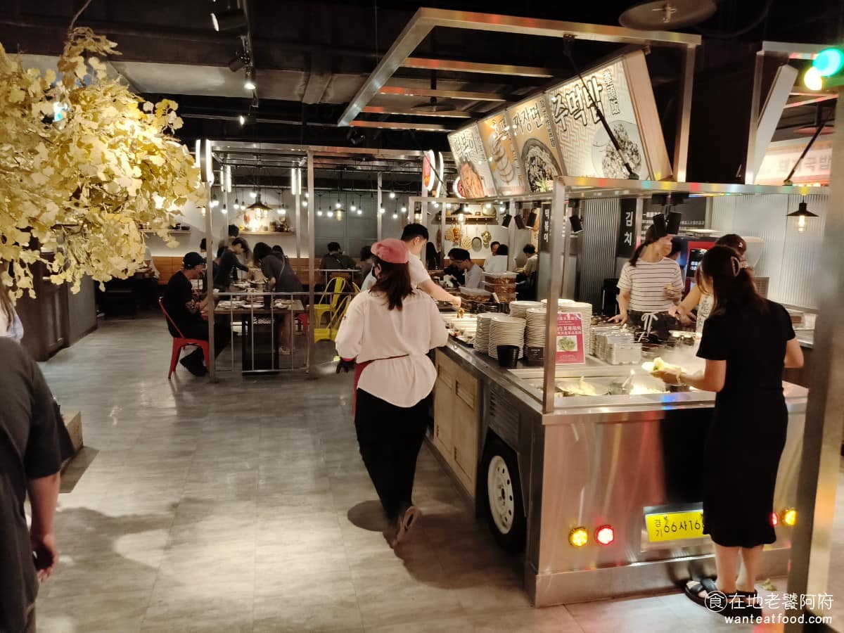 高麗園銅盤烤肉 Citylink南港市場 Citylink南港市場菜單 《高麗園》最早可以追溯到 1960 年代的西門町,一開始只是一間韓式小餐館,靠著正統的韓國飲食文化跟醃漬手法,慢慢累積口碑,一路經營到現在,已經超過一甲子的時間。 @在地老饕阿府