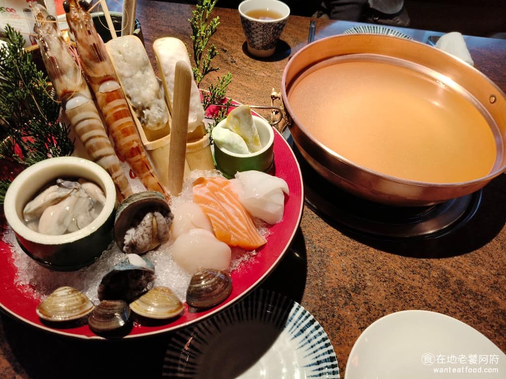 欣葉SHABU SHABU SHABU菜單 SHABU推薦 極品明蝦雙人鍋 這是店內最暢銷的經典鍋肴,使用100公克以上,來自澎湖或東北角海域的野生明蝦。 @在地老饕阿府