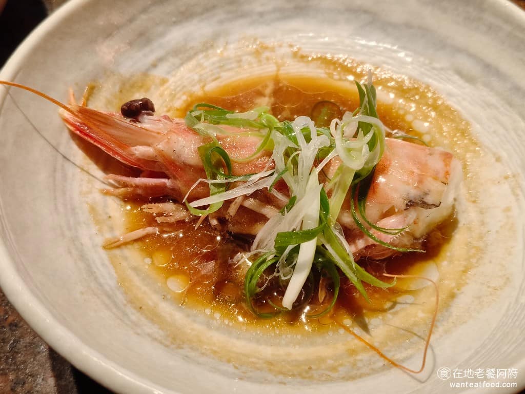 欣葉SHABU SHABU SHABU菜單 SHABU推薦 蒜蒸極品明蝦 明蝦的肉質肥美,又脆又多汁,這是我近期吃過口感最棒的明蝦,每一口都是滿滿的鮮味,搭配底部的蒜味醬汁,口味微甜帶著淡淡的蔥香,調味非常適中,不會蓋掉明蝦本身的鮮味。 @在地老饕阿府