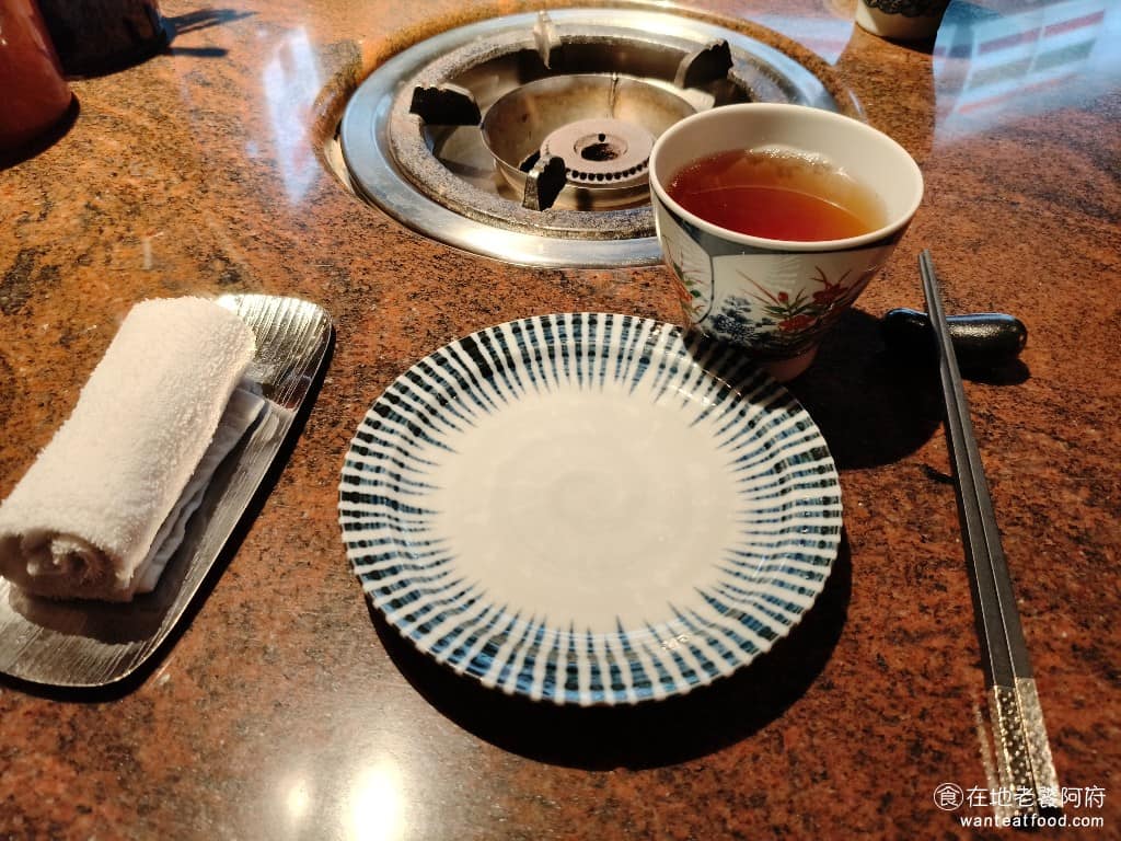 欣葉SHABU SHABU SHABU菜單 SHABU推薦 桌上有提供免費的熱茶,和熱毛巾。前菜有以下三種可以選擇。 @在地老饕阿府