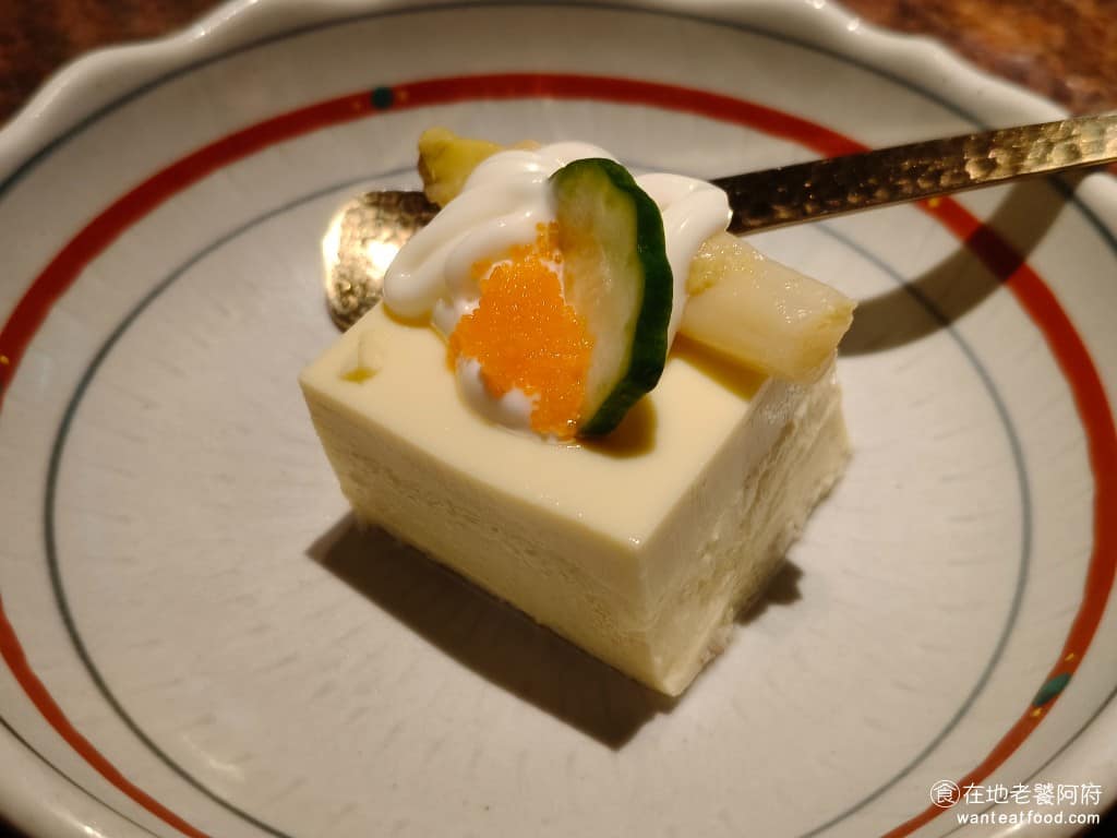欣葉SHABU SHABU SHABU菜單 SHABU推薦 蟹肉蘆筍蛋豆腐 蘆筍用的是白蘆筍,通常在比較高級的西式餐廳才看得到,蛋豆腐的口感像是細緻的板豆腐,和風生菜沙拉清爽開胃。 @在地老饕阿府