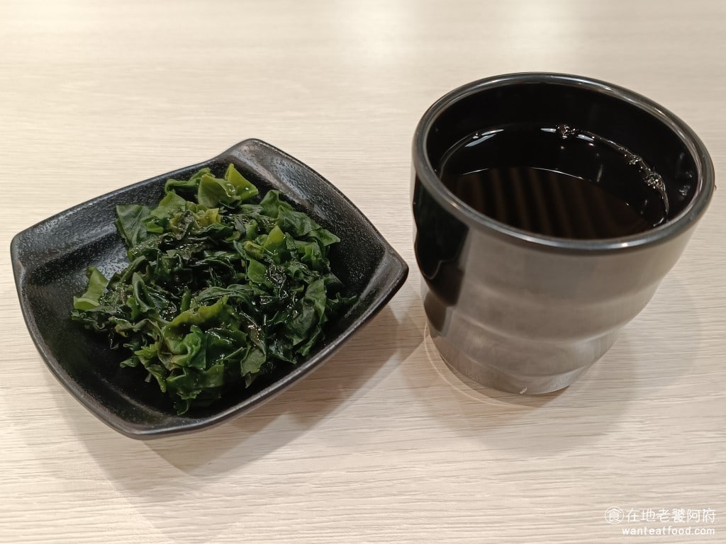定食 定食8 雞腿排 丼飯 海帶 高麗菜絲 味噌湯 日式料理 家樂福 海帶+麥茶,海帶可以搭配 和風沙拉醬 @在地老饕阿府