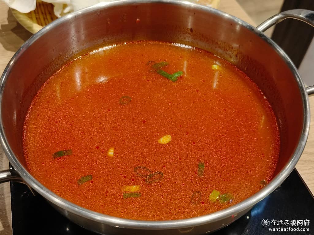 好食多涮涮鍋西湖店 好食多涮涮鍋西湖店菜單 好食多涮涮鍋西湖店推薦 內湖區美食 內湖美食 西湖美食 濃厚番茄鍋 番茄的味道非常香濃,用來煮青菜或是肉品都非常合適,而且味道會越煮越香。店員的服務也很好,都會主動來幫我們加湯。 @在地老饕阿府
