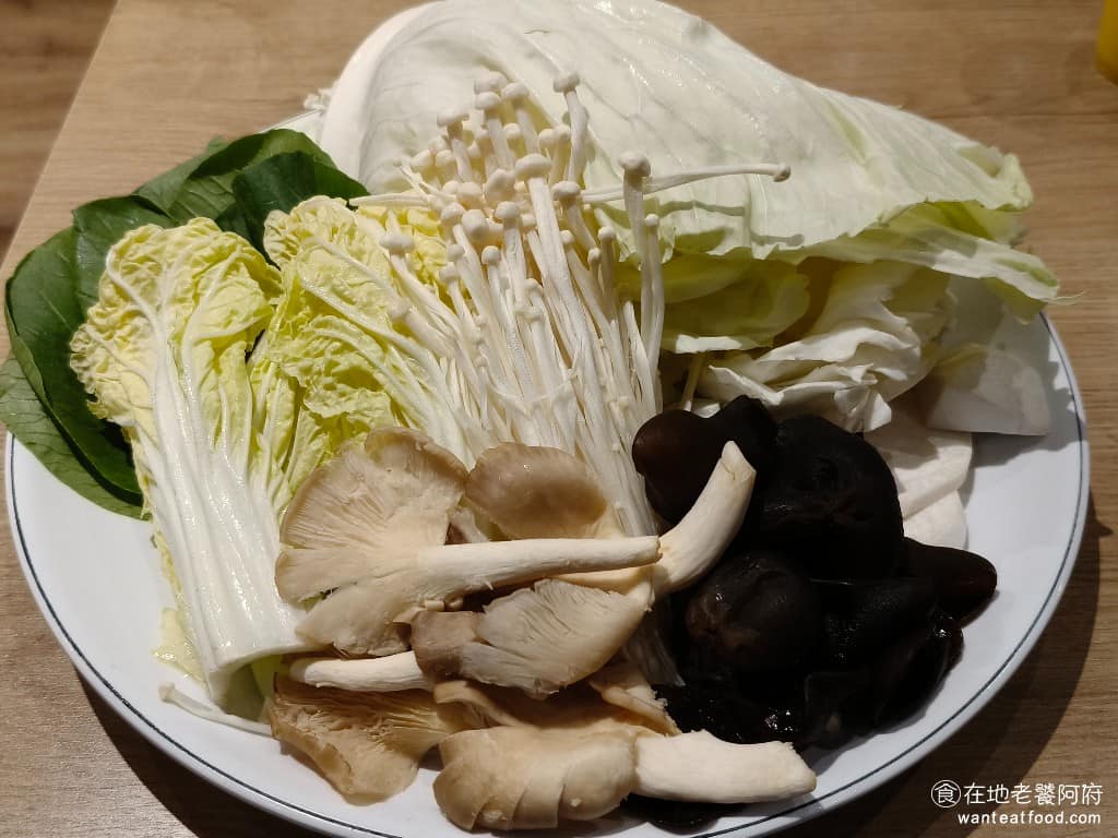 好食多涮涮鍋西湖店 好食多涮涮鍋西湖店菜單 好食多涮涮鍋西湖店推薦 內湖區美食 內湖美食 西湖美食 如果不想吃火鍋料,也可以換成全部都是菜的菜盤,菜量超多。 @在地老饕阿府