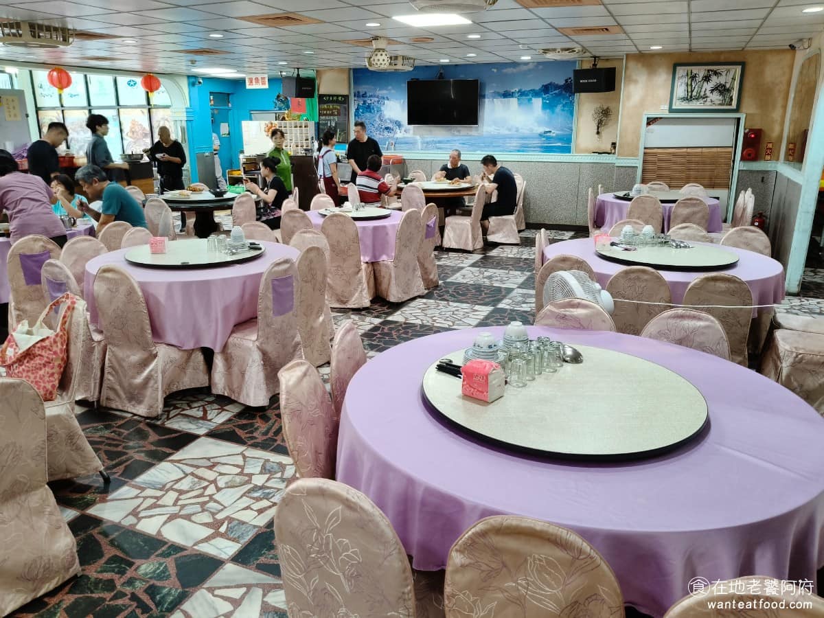 心蘭餐廳 心蘭餐廳菜單 心蘭餐廳推薦 龍潭區美食 龍潭美食 台式料理 活魚 用餐空間位於二樓,以大圓桌為主,桌與桌之間的距離不算擁擠,整體空間寬敞,適合多人聚餐。若提前訂位,可詢問包廂,但包廂隔音一般。 @在地老饕阿府