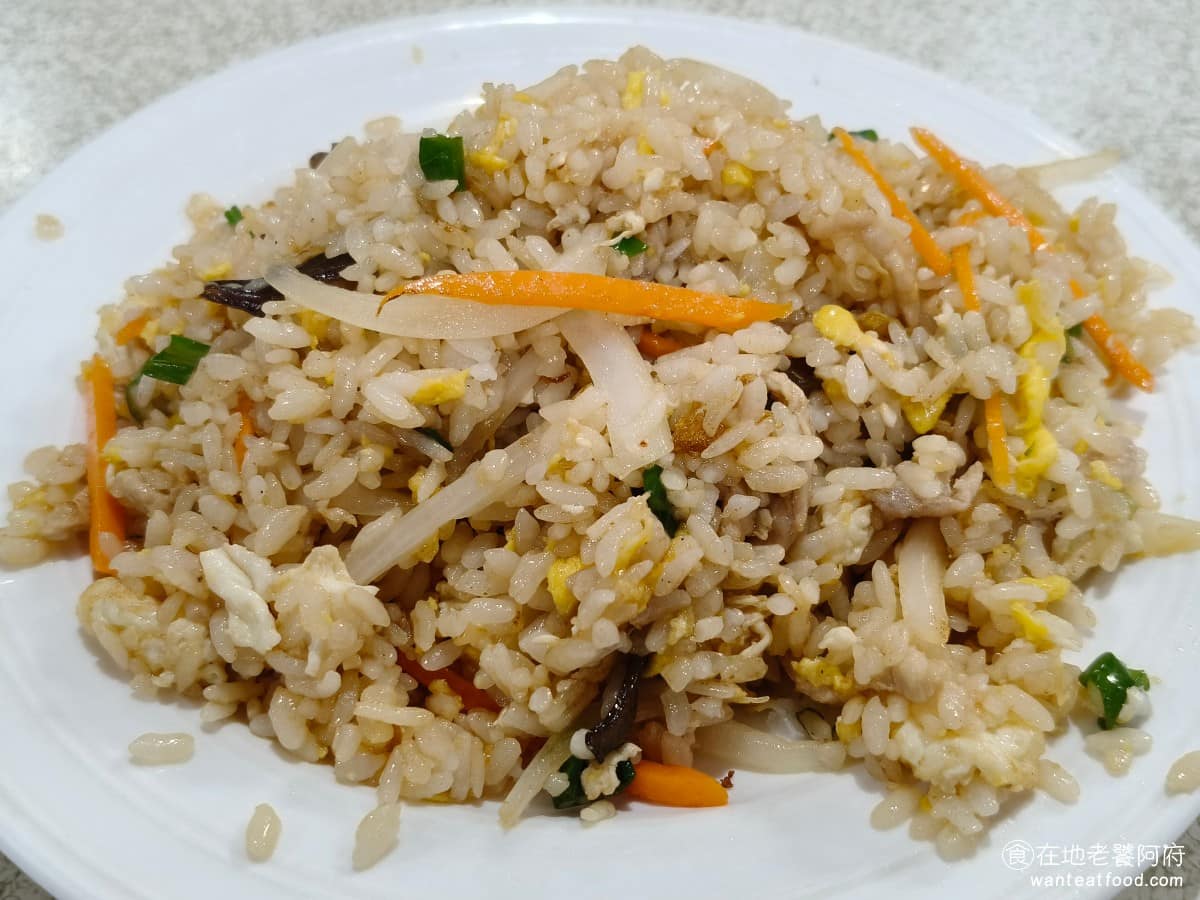 心蘭餐廳 心蘭餐廳菜單 心蘭餐廳推薦 龍潭區美食 龍潭美食 台式料理 活魚 炒飯小份 炒飯炒得非常有水準,帶有鍋氣,米心都炒到全熟,所以吃起來不會太硬。 @在地老饕阿府