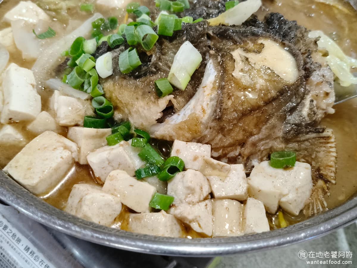 心蘭餐廳 心蘭餐廳菜單 心蘭餐廳推薦 龍潭區美食 龍潭美食 台式料理 活魚 味道是不差,只不過個人覺得沙茶的味道偏淡了一些,而且喝起來有一點油膩,比較起來,近期吃的林聰明的沙鍋魚頭就好喝很多。 @在地老饕阿府