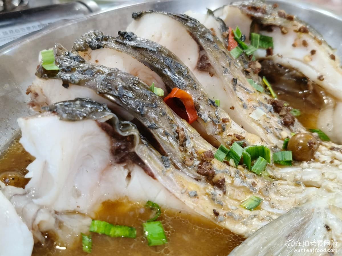 心蘭餐廳 心蘭餐廳菜單 心蘭餐廳推薦 龍潭區美食 龍潭美食 台式料理 活魚 味道都可以,但這是第四道魚料理,已經吃了一大堆魚肉,店家是有幫我們選比較小隻的魚,但發現四個人吃,還是多了一點。 @在地老饕阿府