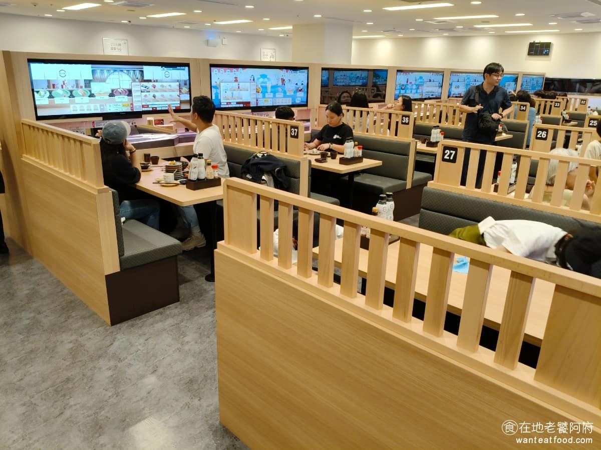 スシロー壽司郎台北內湖美麗華店 スシロー壽司郎台北內湖美麗華店菜單 繼微風南山店改裝成數位店後,美麗華店也跟著改裝,是壽司郎在台灣推出的第二間 DIGIRO 數位迴轉壽司店型。 @在地老饕阿府