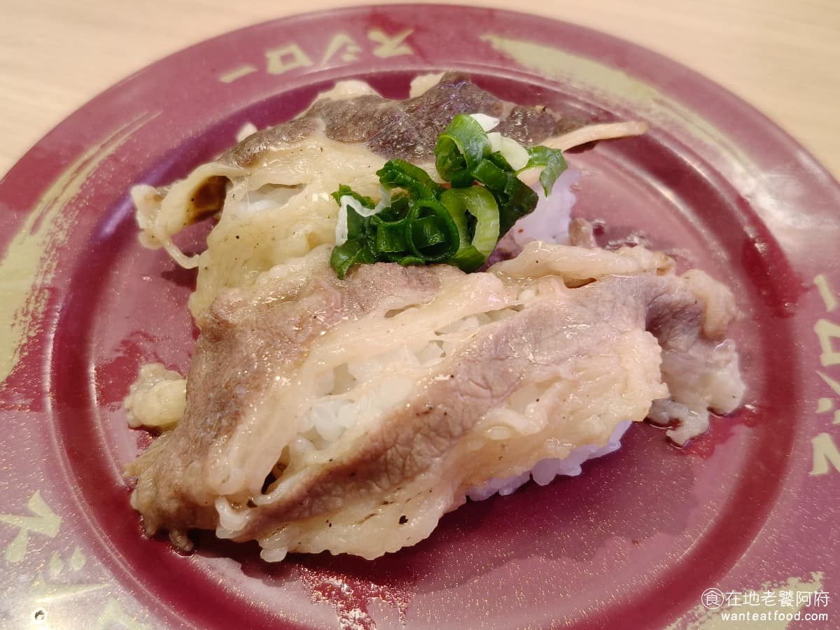 スシロー壽司郎台北內湖美麗華店 スシロー壽司郎台北內湖美麗華店菜單 壽喜燒牛肉 牛肉的肉質還可以,只不過完全沒有壽喜燒的味道,而且肥肉的比例感覺有點偏多。 @在地老饕阿府
