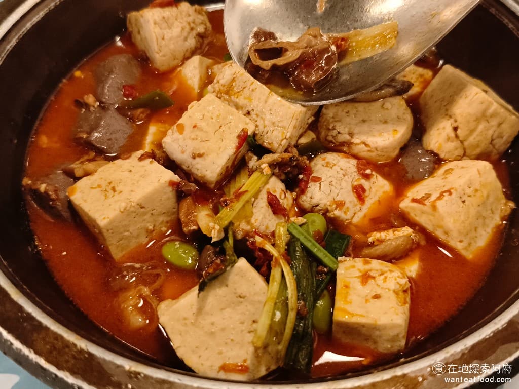 陸光小館 陸光小館菜單 陸光小館價格 松山區美食 松山美食 台北小巨蛋美食 中式料理 滷味 熱炒 大腸的口感也非常好吃,起來非常軟Q,而且完全沒有異味。這道菜是在所有餐點之中,我覺得最棒的。 @在地老饕阿府