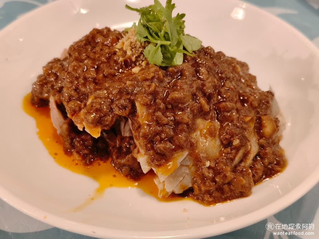 陸光小館 陸光小館菜單 陸光小館價格 松山區美食 松山美食 台北小巨蛋美食 中式料理 滷味 熱炒 怪味雞 這名字聽起來怪怪的,但其實是川菜中一種經典、非常有層次的涼拌雞肉料理。雞肉通常是白斬雞,裡面搭配的醬料是辣油和花椒油。 @在地老饕阿府
