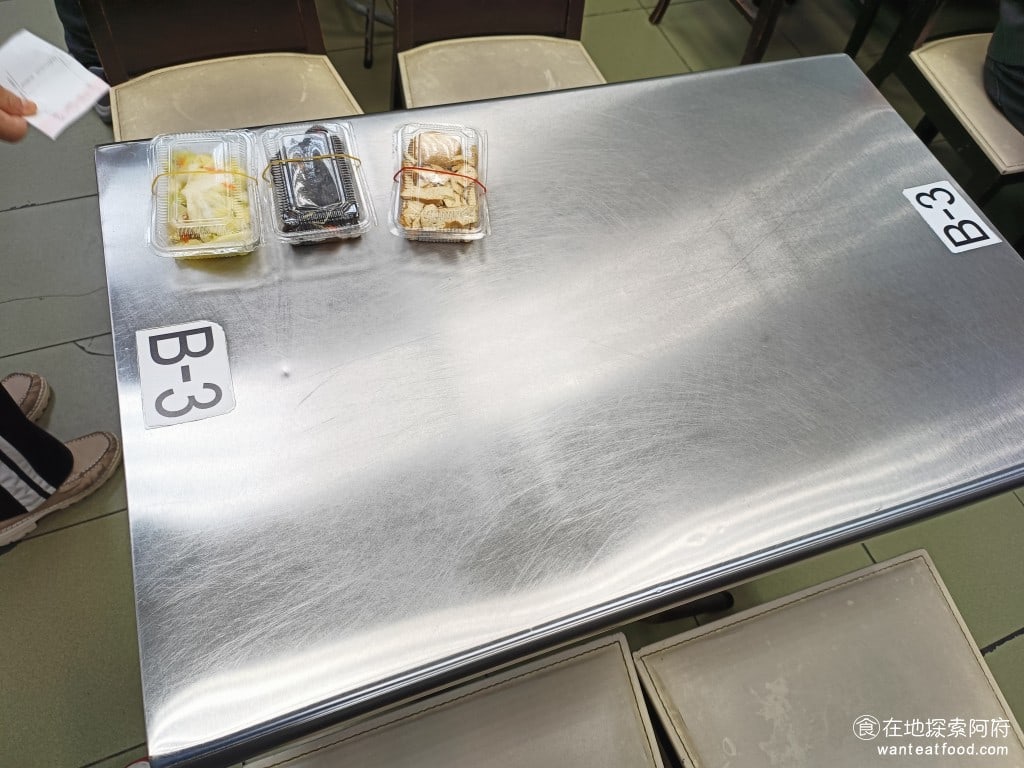 阿娥水餃 中山區美食 松江南京美食 小菜 蝦仁 炸醬麵 豆干 米苔目 台式料理 入座了，店裡環境其實還算乾淨，空調也開得很涼爽，在裡面吃起來會覺得非常舒適 @在地老饕阿府
