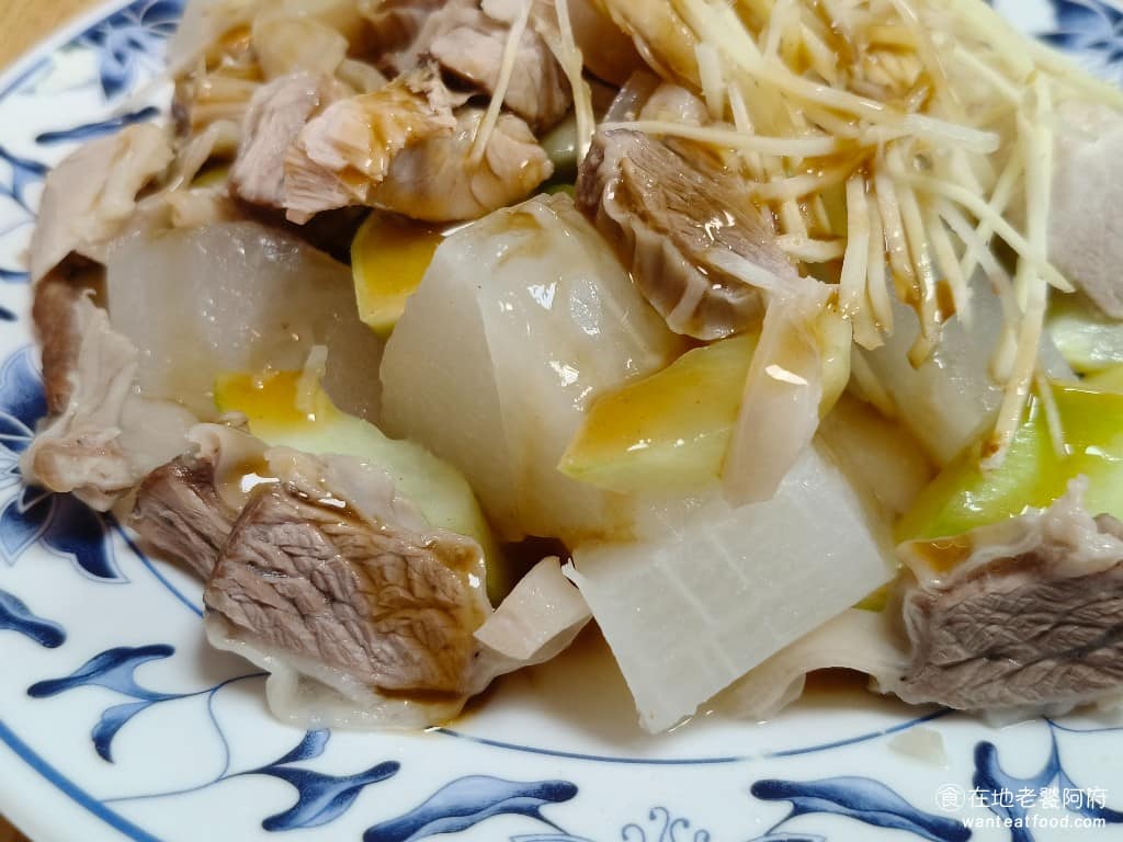 三禾米粉湯 三禾米粉湯菜單 三禾米粉湯推薦 中正區美食 中正美食 台灣小吃 米粉湯 很多地方的肝連口感都偏硬，但這裡完全不會，即使切得比較厚，肉質也非常軟嫩。如果想要吃得更軟一點，記得跟老闆說，肉切薄一點。蘿蔔和絲瓜的份量給得很多，吃起來都非常清甜，搭配甜醬油或是辣椒醬，兩種都很好吃。 @在地老饕阿府