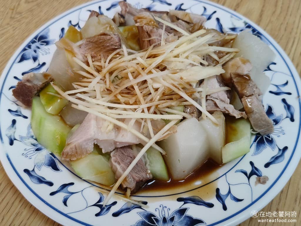 三禾米粉湯 三禾米粉湯菜單 三禾米粉湯推薦 中正區美食 中正美食 台灣小吃 米粉湯 肝連蘿蔔絲瓜 肝連就是橫隔膜的部位，因為嘴邊肉已經賣完了，非常可惜，所以我們才點肝連。 @在地老饕阿府