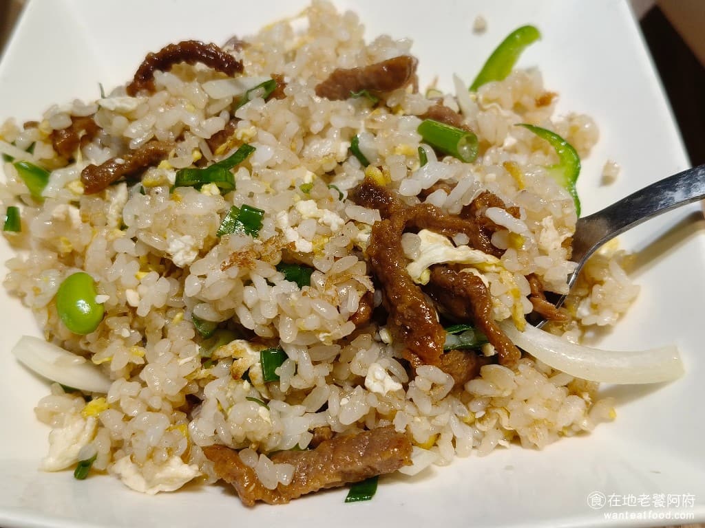 小北平麵食館 小北平麵食館菜單 小北平麵食館推薦 松山區美食 松山美食 中式料理 熱炒 我看到還有很多客人,即便只有一個人,也會直接進來點了一盤炒飯,吃完就走了 @在地老饕阿府